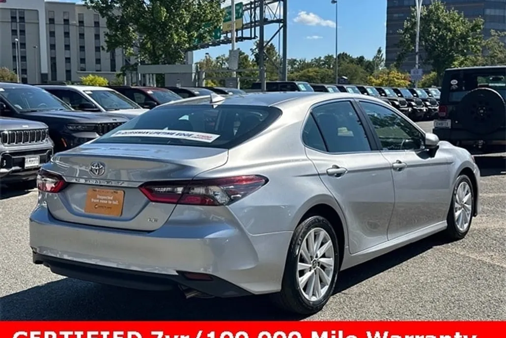 2023 Toyota Camry LE photo 1