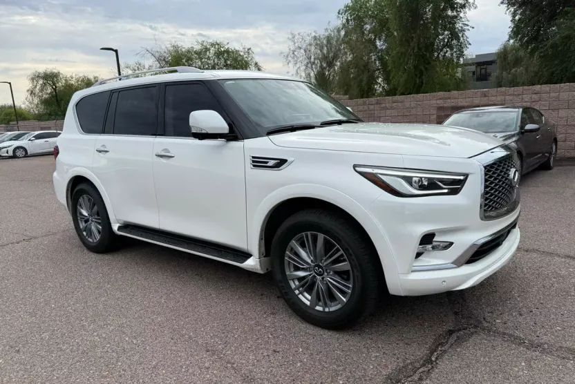 2023 Infiniti QX80 Luxe photo 1