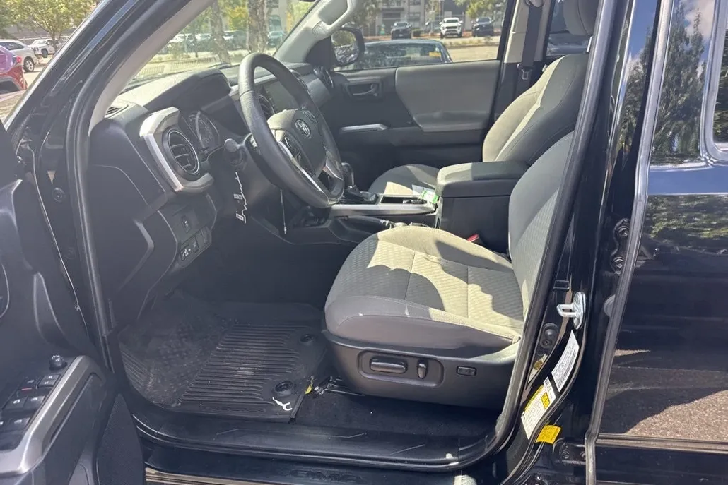 2022 Toyota Tacoma SR5 V6 photo 1