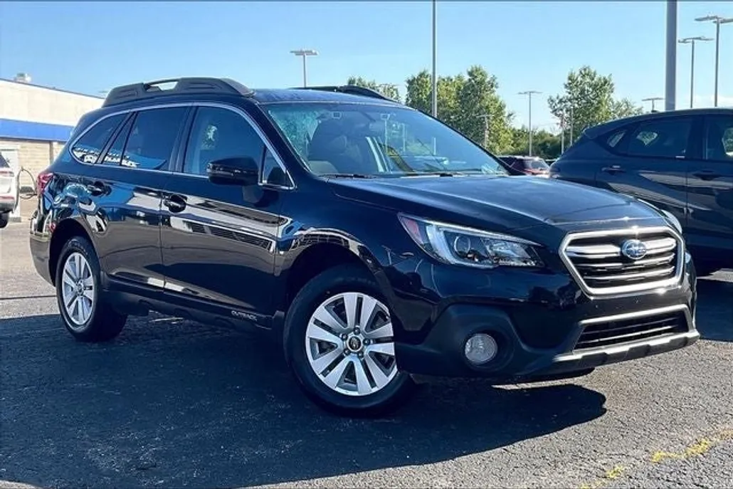 2019 Subaru Outback 2.5i Premium photo 1