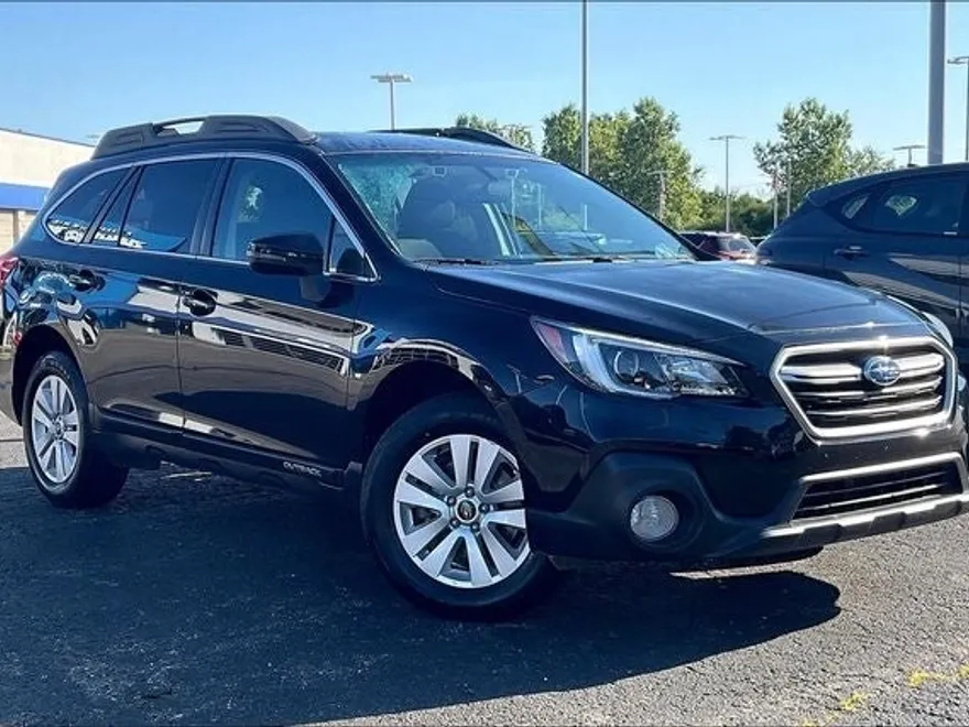 2019 Subaru Outback 2.5i Premium photo 1