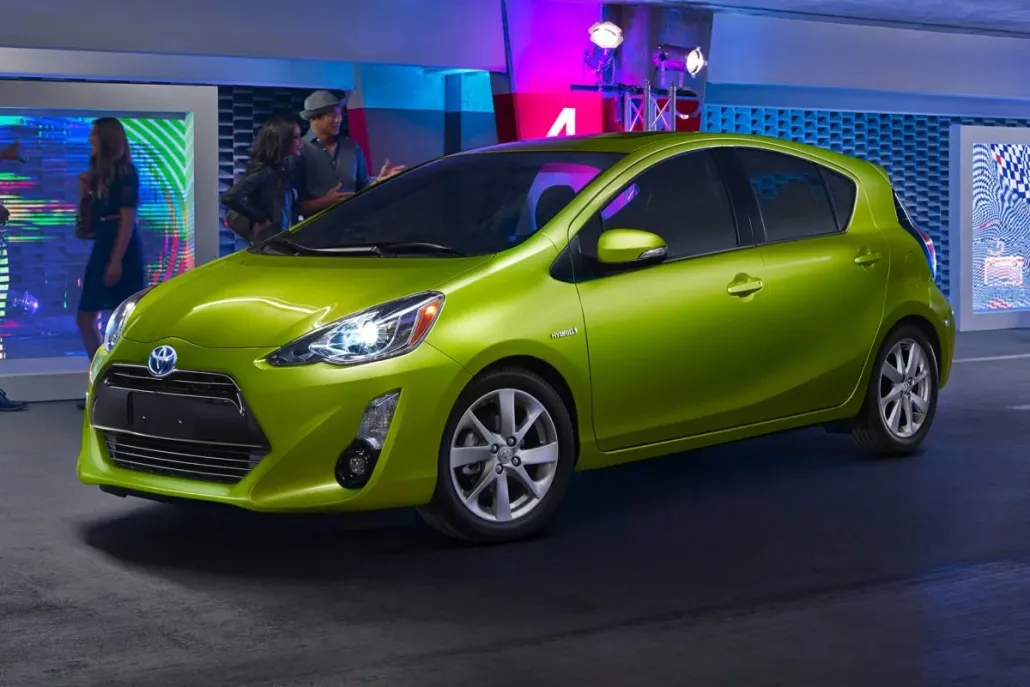 2016 Toyota Prius C Four photo 1