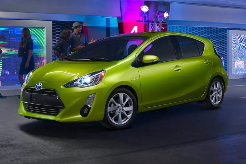 2016 Toyota Prius C Four photo 1