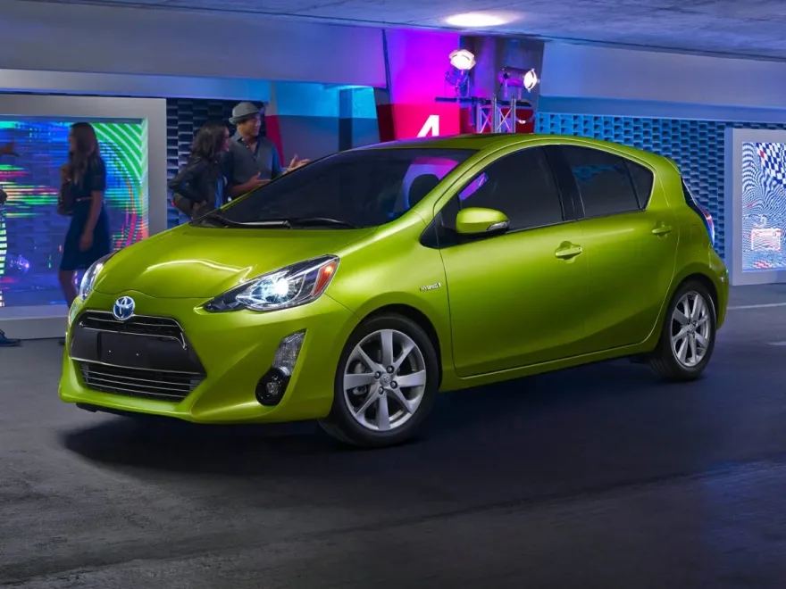 2016 Toyota Prius C Four photo 1