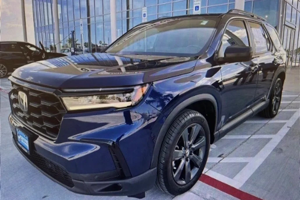 2024 Honda Pilot Sport photo 1