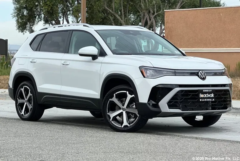 2025 Volkswagen Taos SEL photo 1