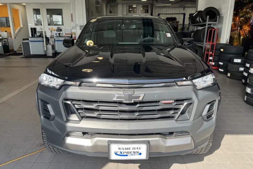 2024 Chevrolet Colorado Trail Boss photo 1