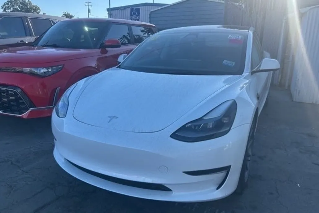 2023 Tesla Model 3 photo 1