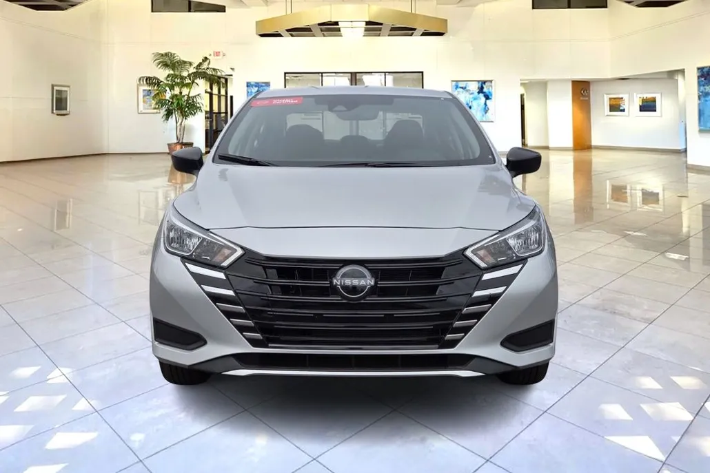 2024 Nissan Versa 1.6 S photo 1