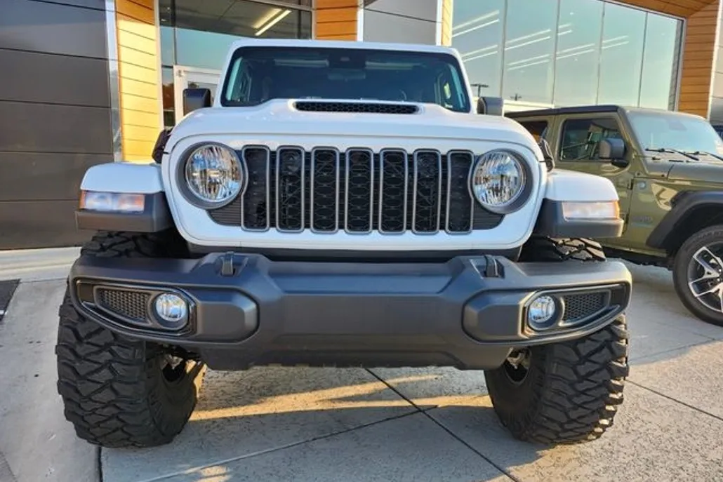 2025 Jeep Gladiator Sport S photo 1