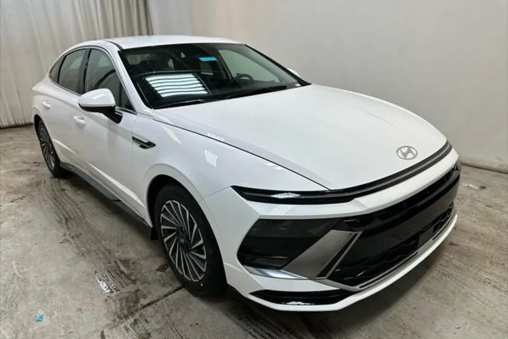 2025 Hyundai Sonata Hybrid SEL photo 1