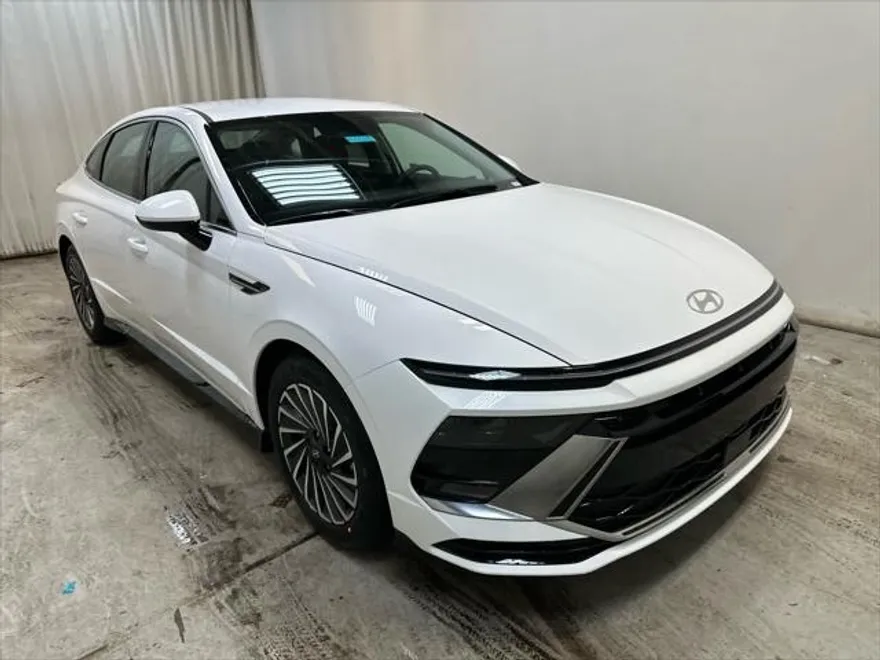 2025 Hyundai Sonata Hybrid SEL photo 1