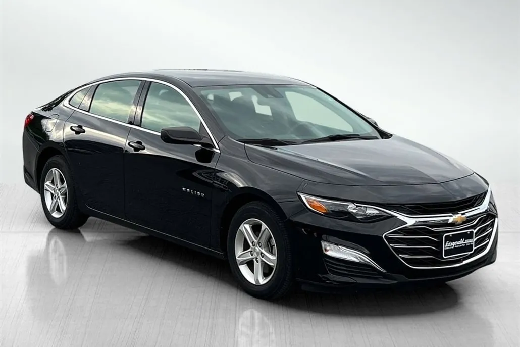 2023 Chevrolet Malibu LS photo 1