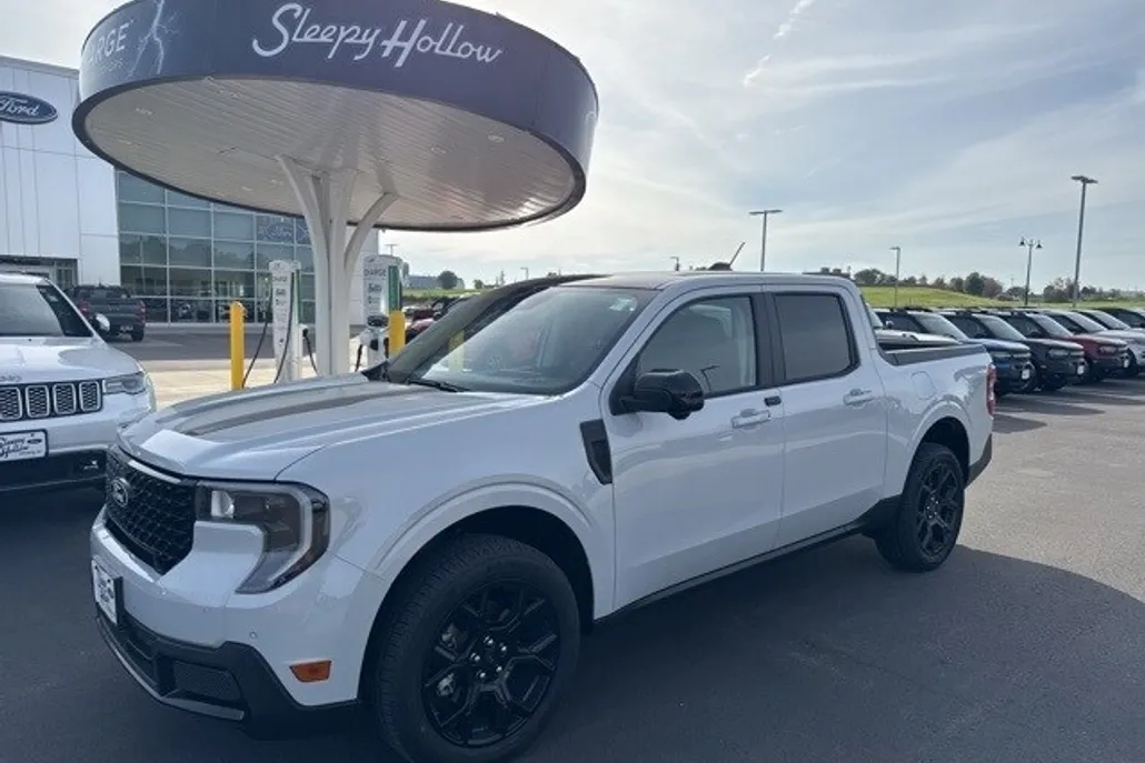 2025 Ford Maverick Lariat photo 1