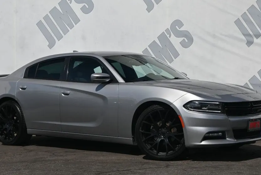 2015 Dodge Charger SXT photo 1