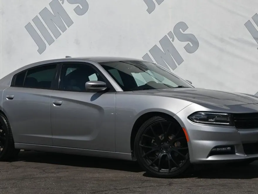 2015 Dodge Charger SXT photo 1