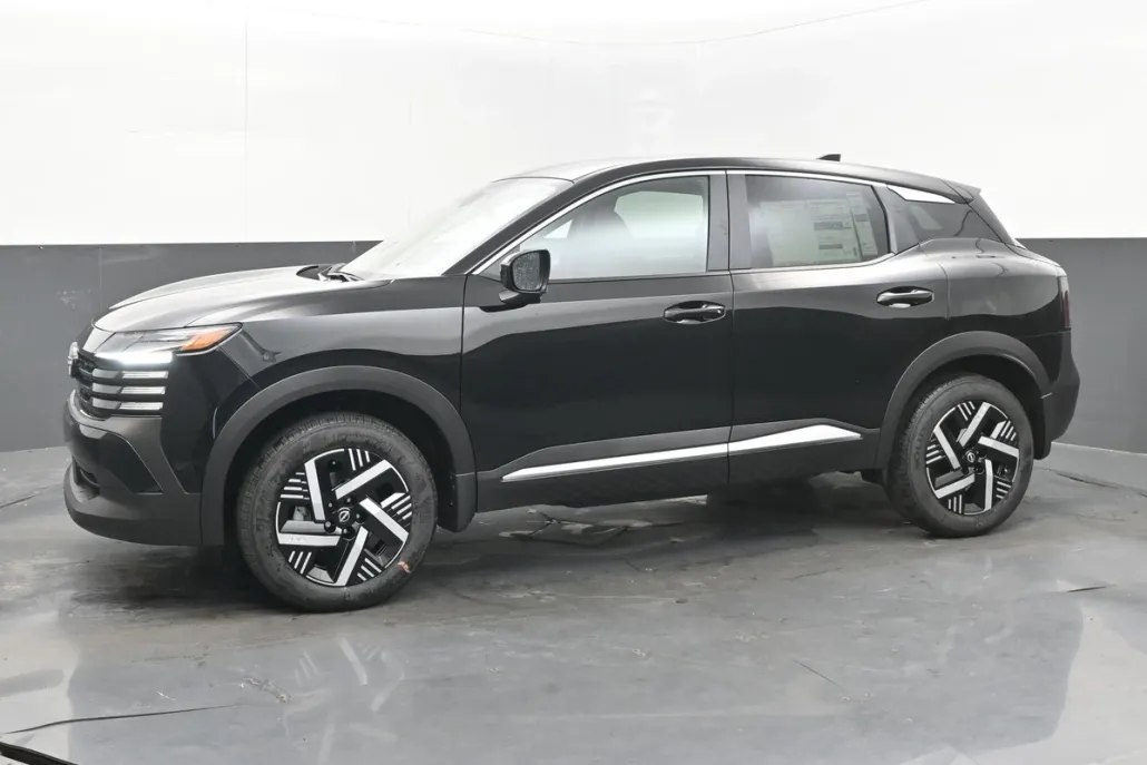 2025 Nissan Kicks SV photo 1