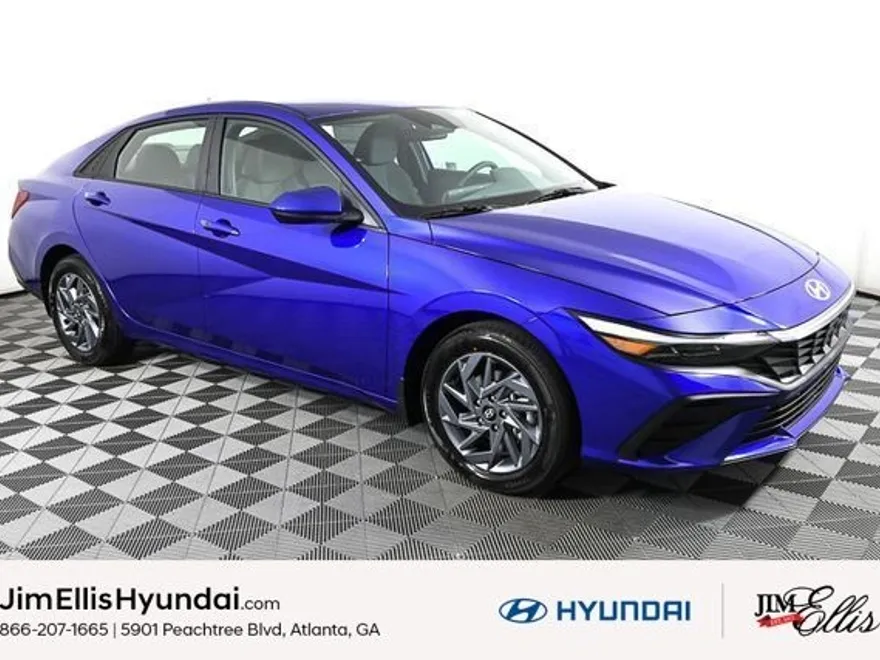 2025 Hyundai Elantra SEL Sport photo 1