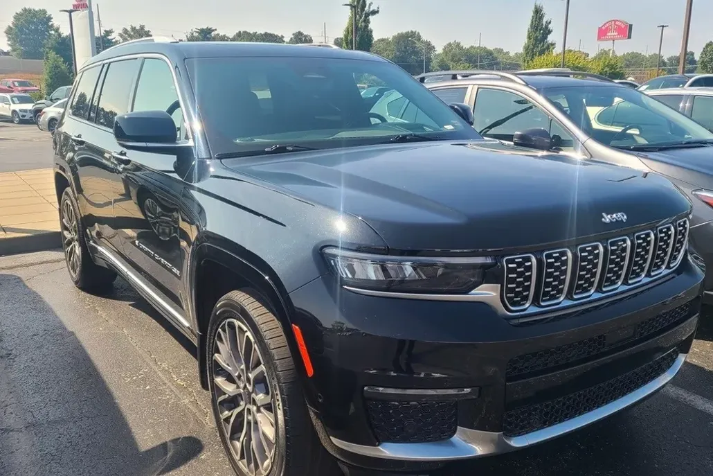 2021 Jeep Grand Cherokee L Summit photo 1