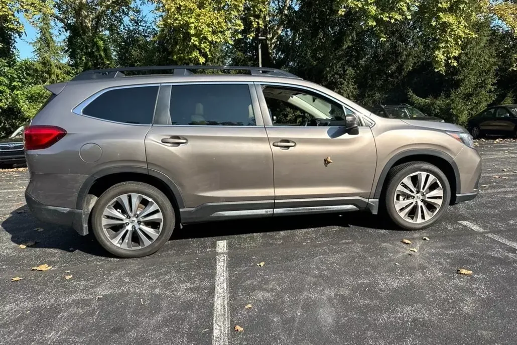 2022 Subaru Ascent Limited photo 1