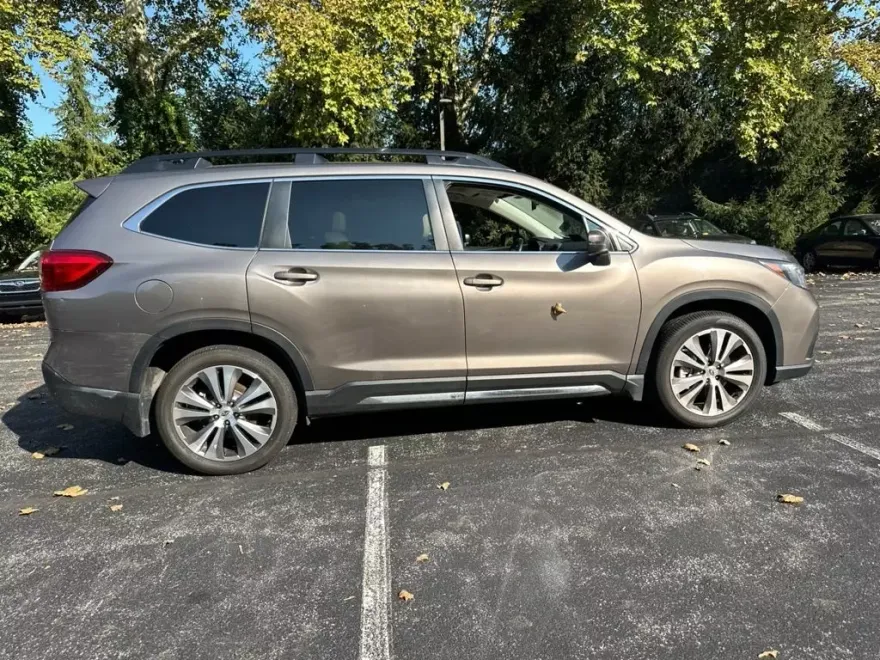 2022 Subaru Ascent Limited photo 1