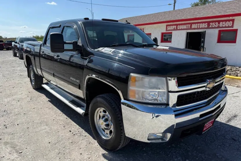 2010 Chevrolet Silverado 2500HD LT photo 1