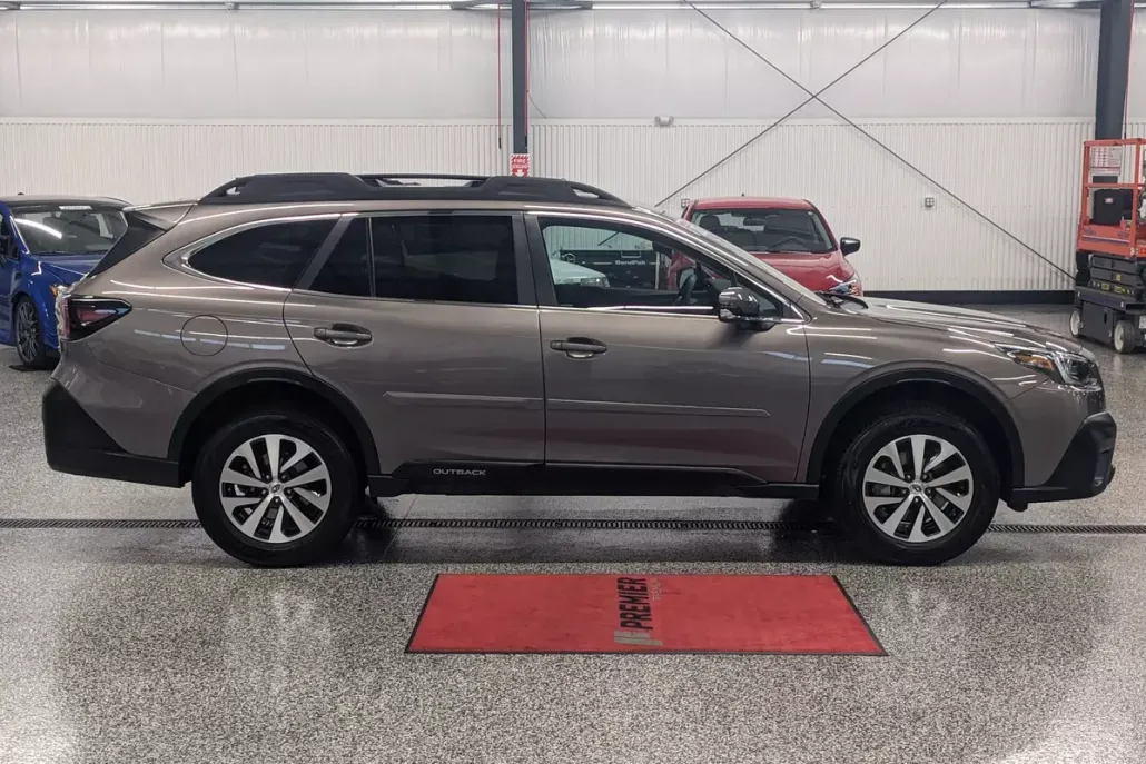 2022 Subaru Outback Premium photo 1