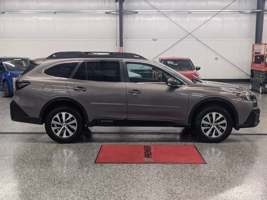 2022 Subaru Outback Premium photo 1