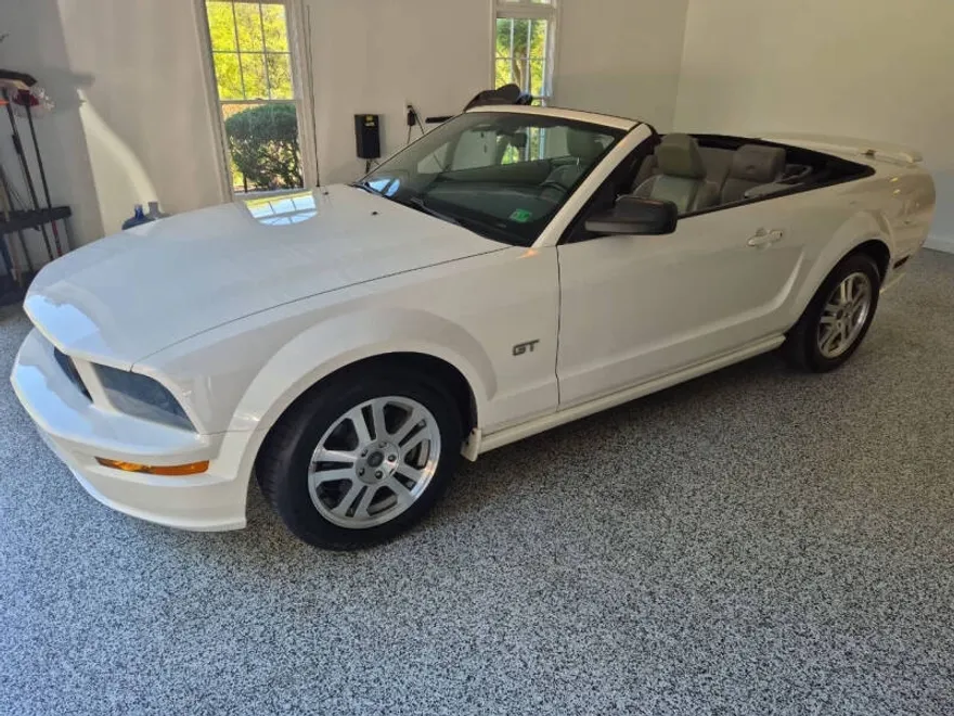 2005 Ford Mustang GT Premium photo 1