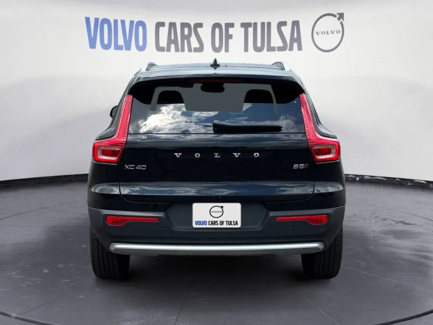 2025 Volvo XC40 Core photo 1