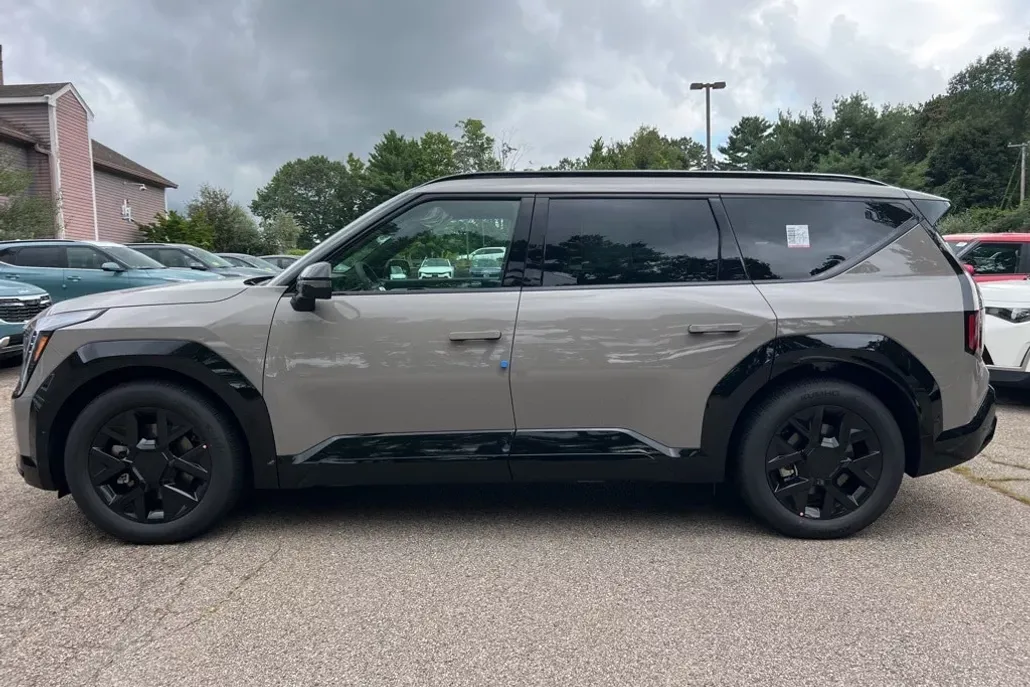 2026 Kia EV9 Land photo 1