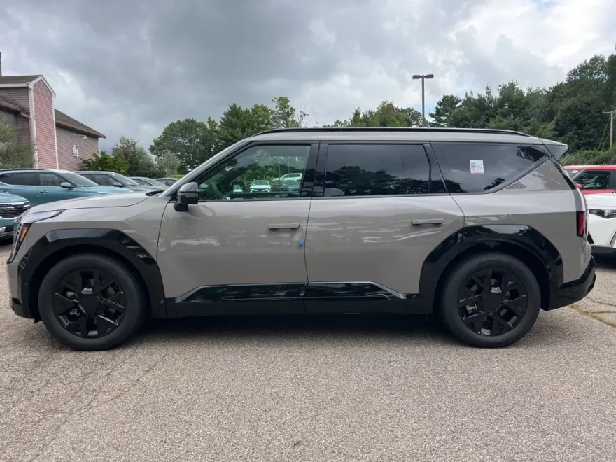 2026 Kia EV9 Land photo 1