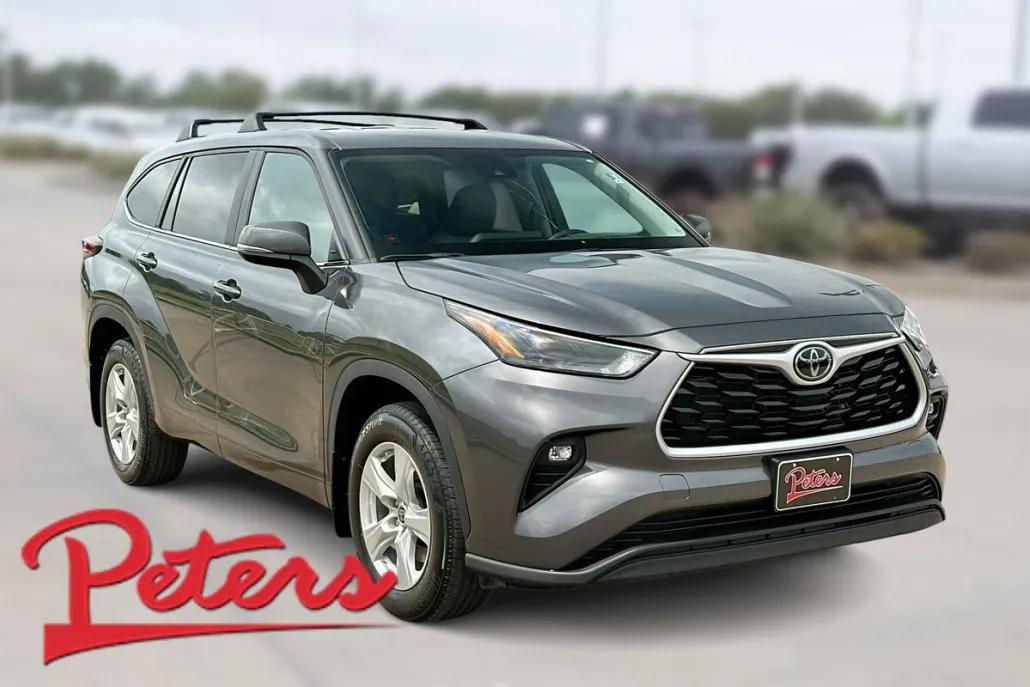 2023 Toyota Highlander L photo 1