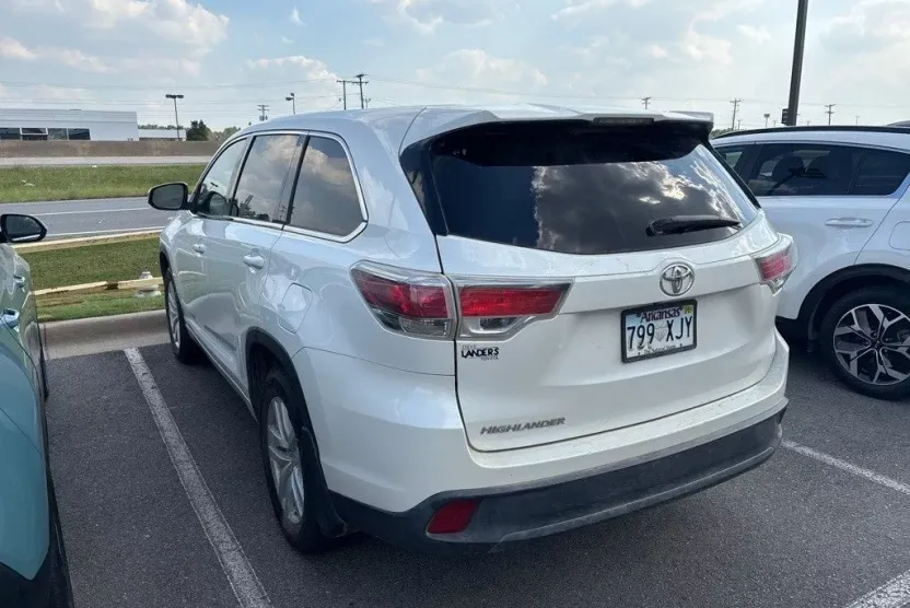 2016 Toyota Highlander XLE photo 1