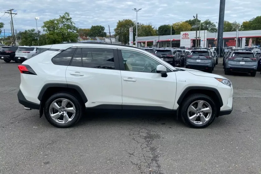 2021 Toyota RAV4 Hybrid XLE Premium photo 1