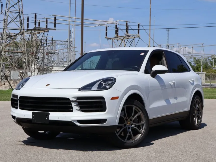 2022 Porsche Cayenne S photo 1
