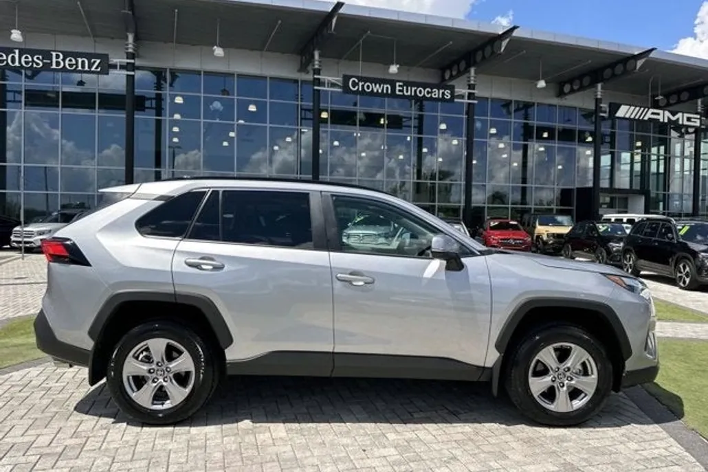 2025 Toyota RAV4 XLE photo 1