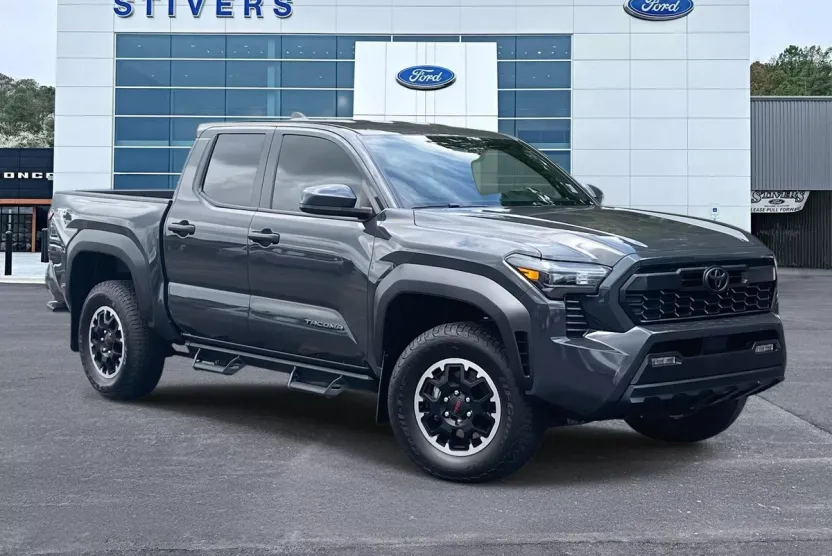 2025 Toyota Tacoma Limited photo 1