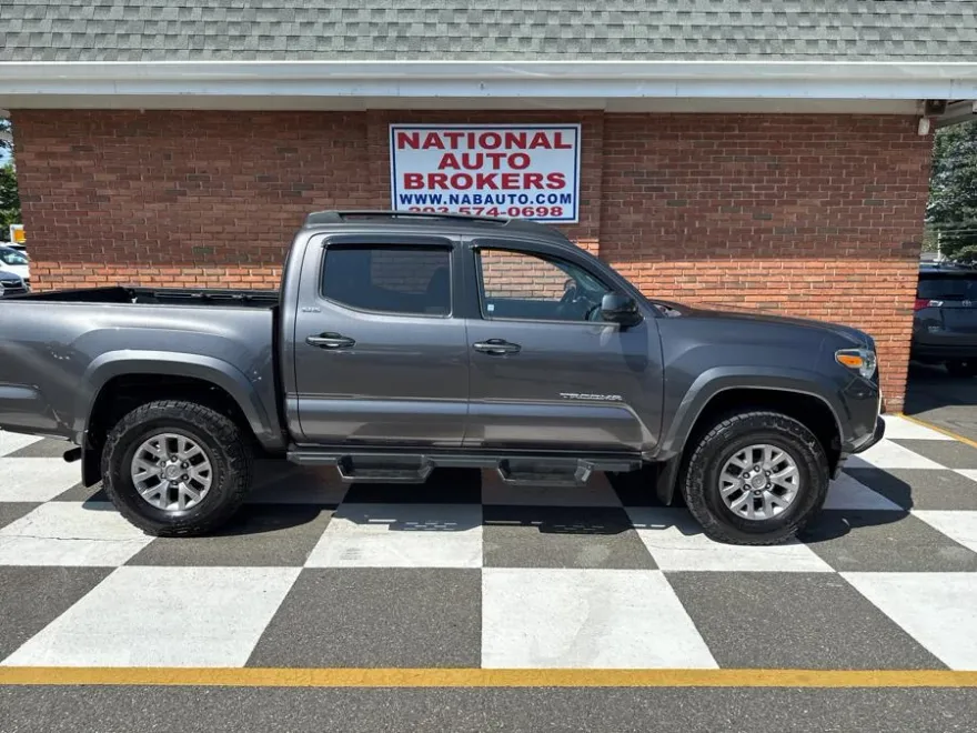 2016 Toyota Tacoma 4x4 photo 1