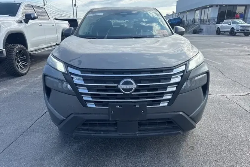 2024 Nissan Rogue SV photo 1