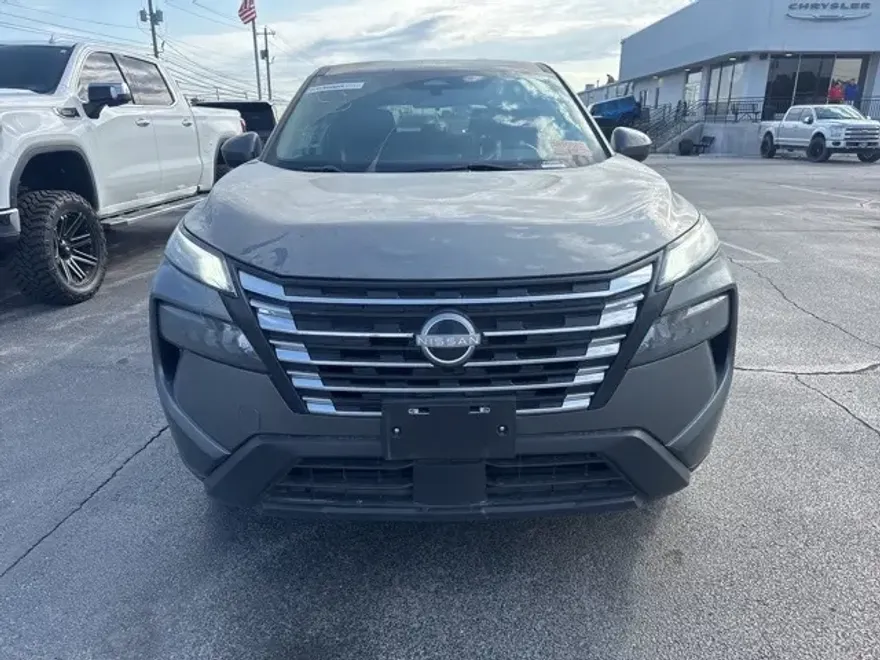 2024 Nissan Rogue SV photo 1