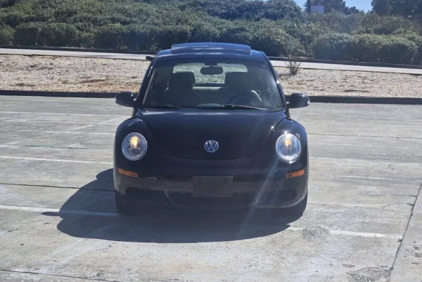 2010 Volkswagen Beetle photo 1