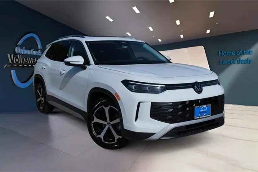 2025 Volkswagen Tiguan SE photo 1