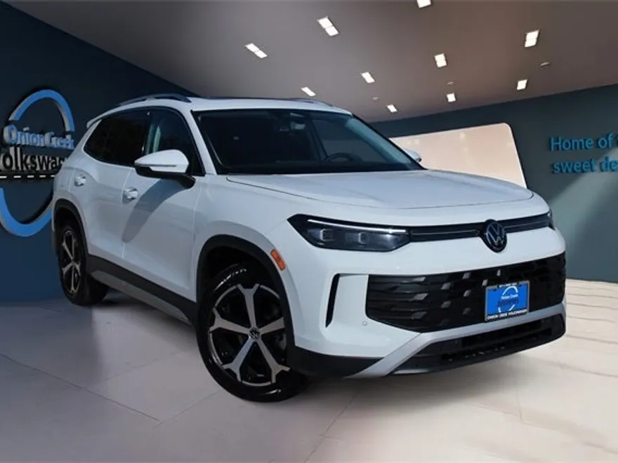2025 Volkswagen Tiguan SE photo 1