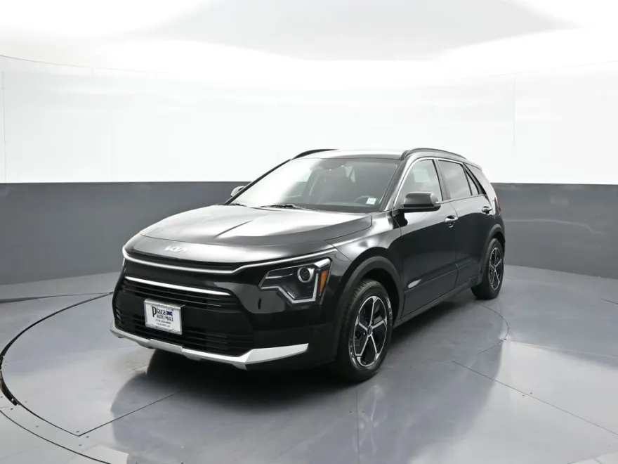 2024 Kia Niro LX photo 1