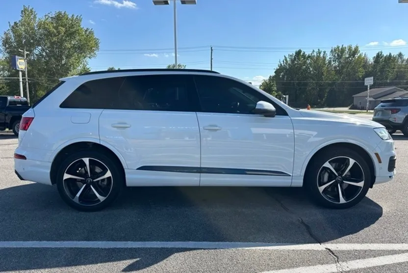 2019 Audi Q7 55 Prestige photo 1