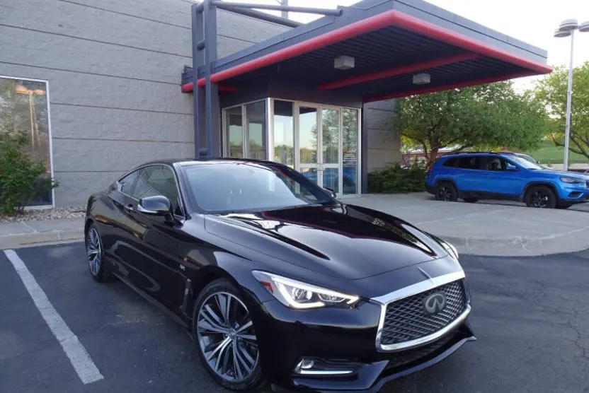 2017 Infiniti Q60 3.0t Premium photo 1