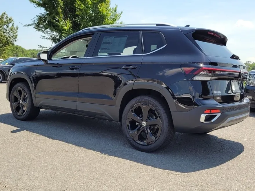 2025 Volkswagen Taos SEL photo 1