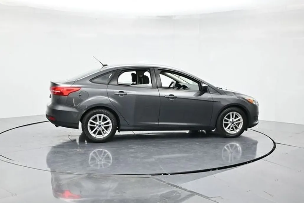 2018 Ford Focus SE photo 1
