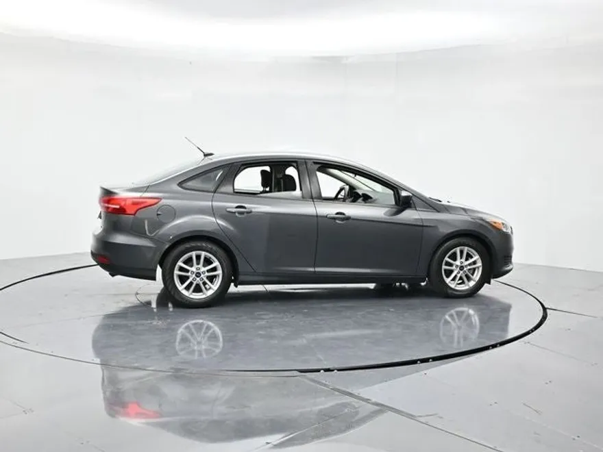 2018 Ford Focus SE photo 1